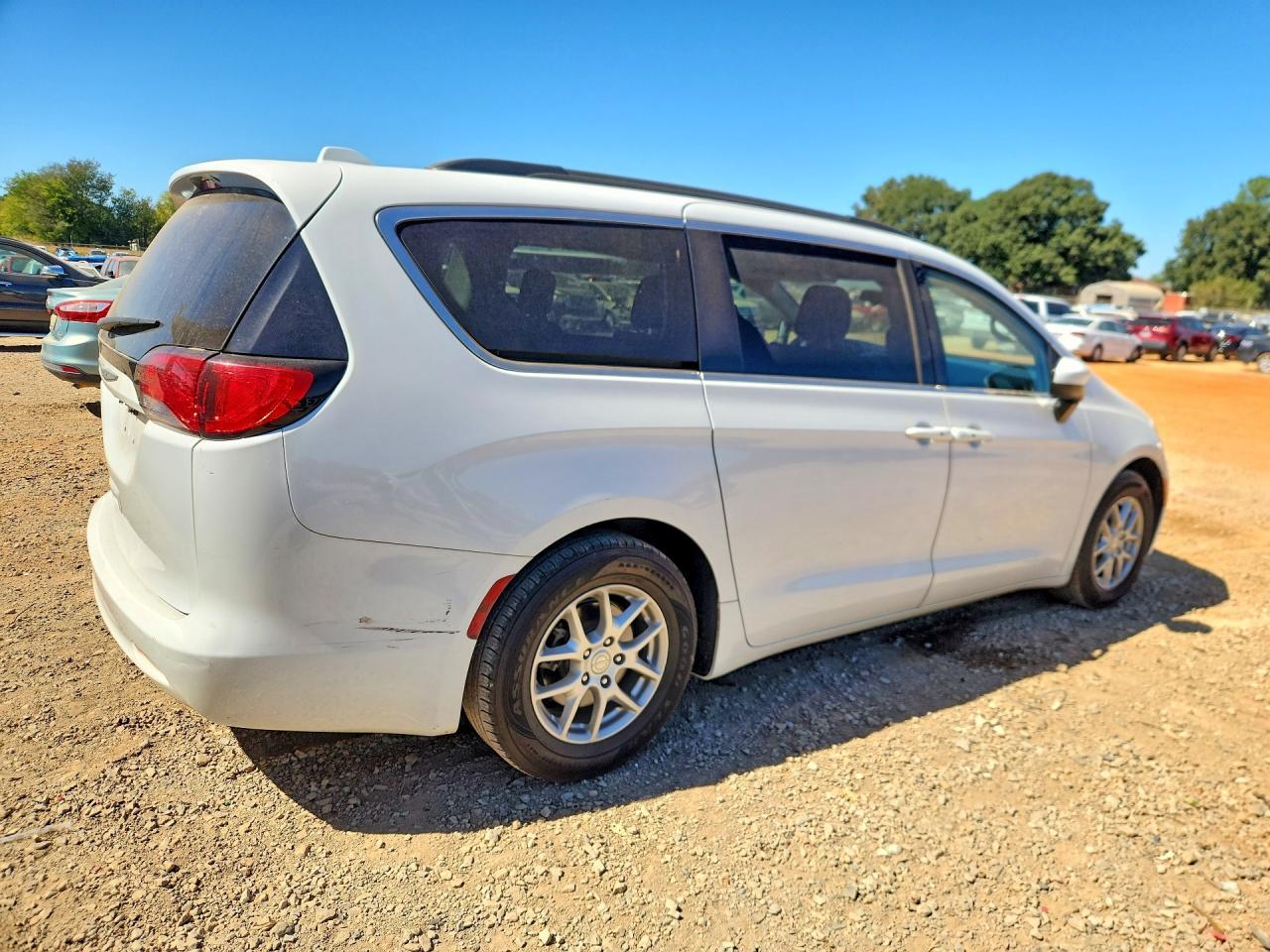 2020 Chrysler Voyager Lxi - Image 3