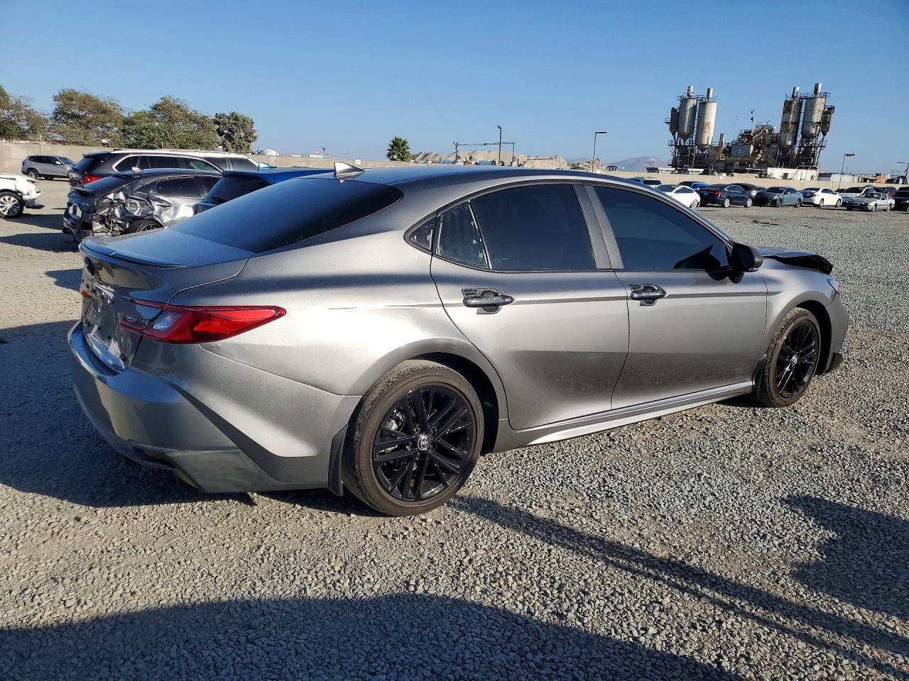 2025 Toyota Camry Se - Фото 3