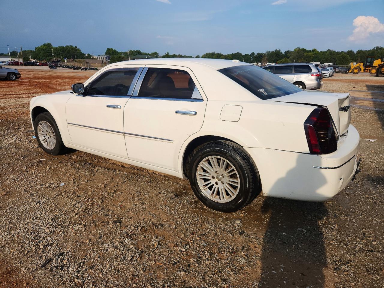 2010 Chrysler 300 Touring - Фото 2