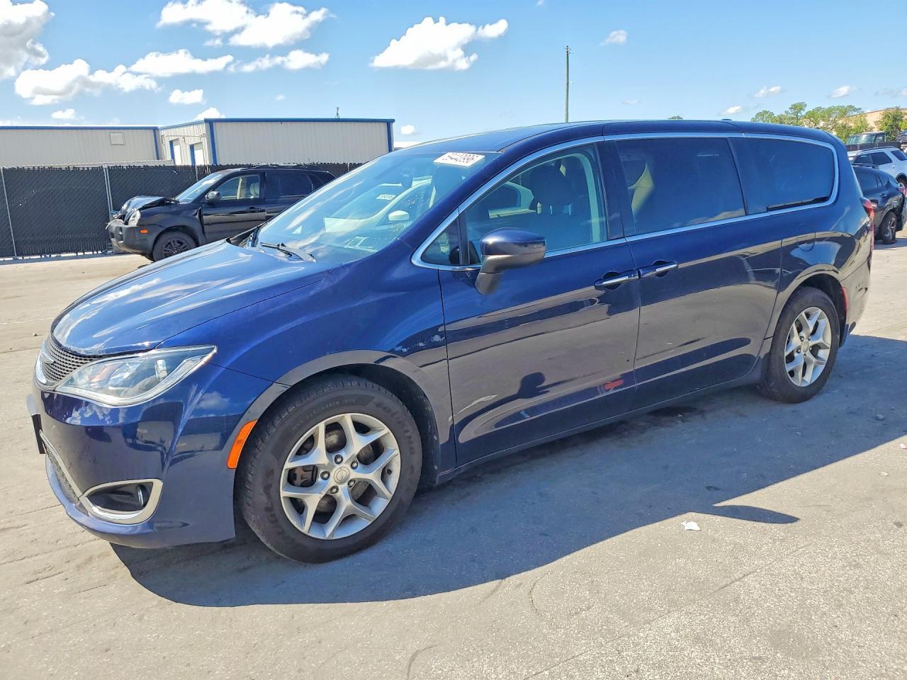 2017 Chrysler Pacifica Touring L