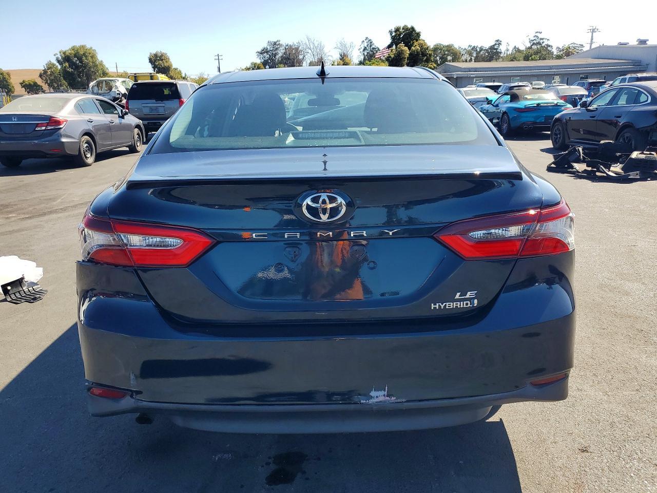 2021 Toyota Camry Le - Фото 6