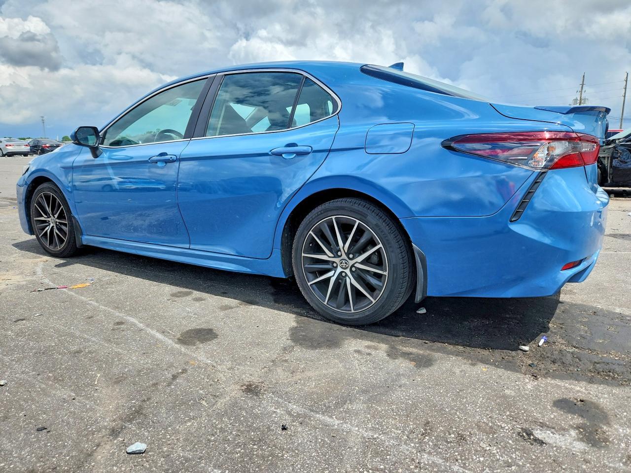2023 Toyota Camry Se - Image 2