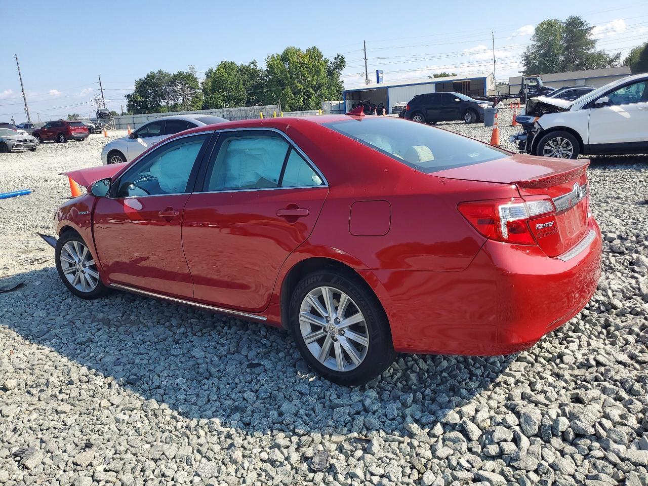 2013 Toyota Camry Hybrid Xle - Image 2