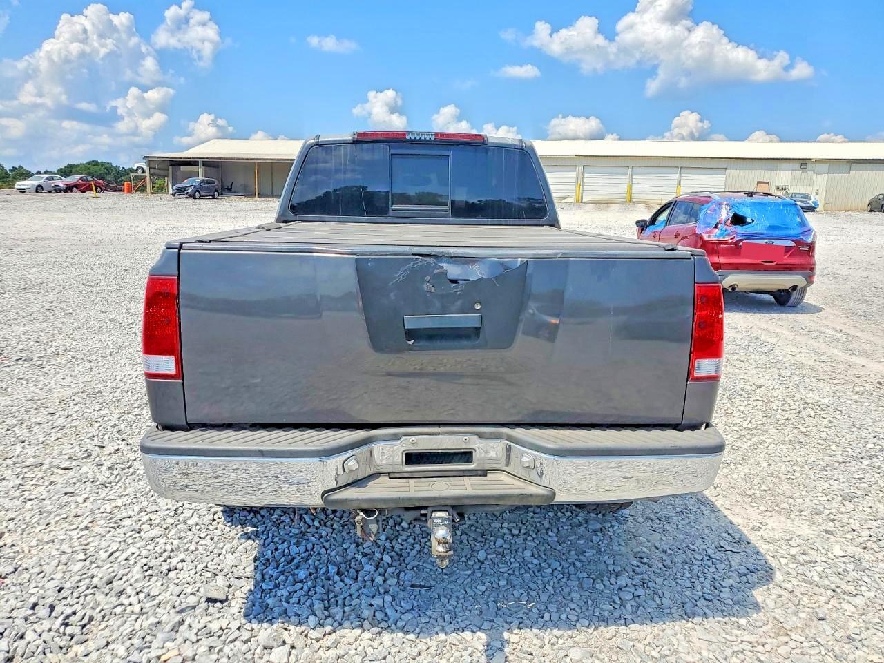 2004 Nissan Titan Xe - Image 6