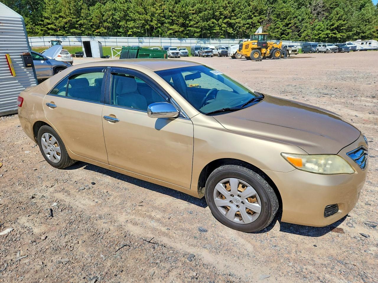 2010 Toyota Camry Le - Image 4