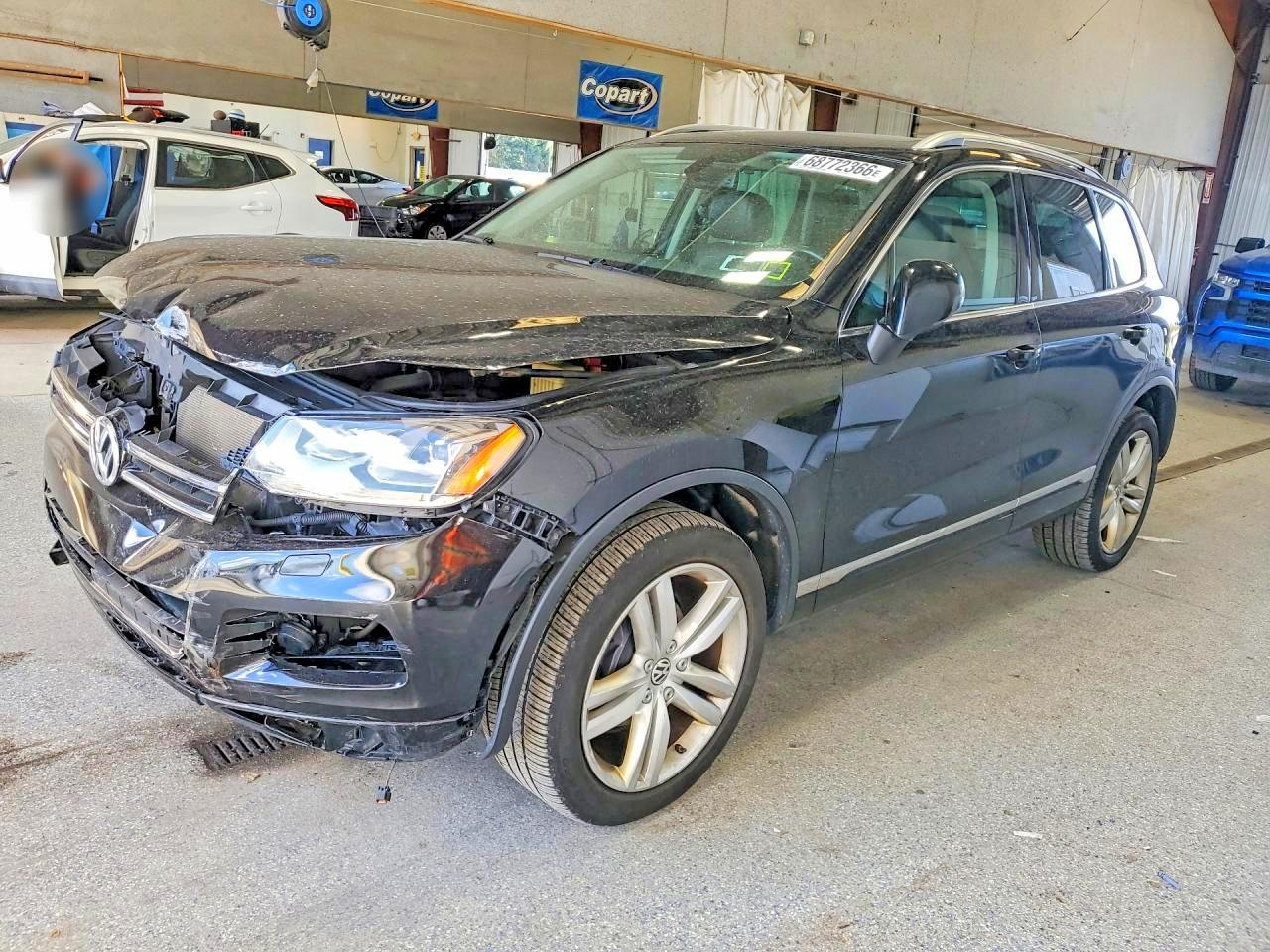 2013 Volkswagen Touareg V6 - Фото 2