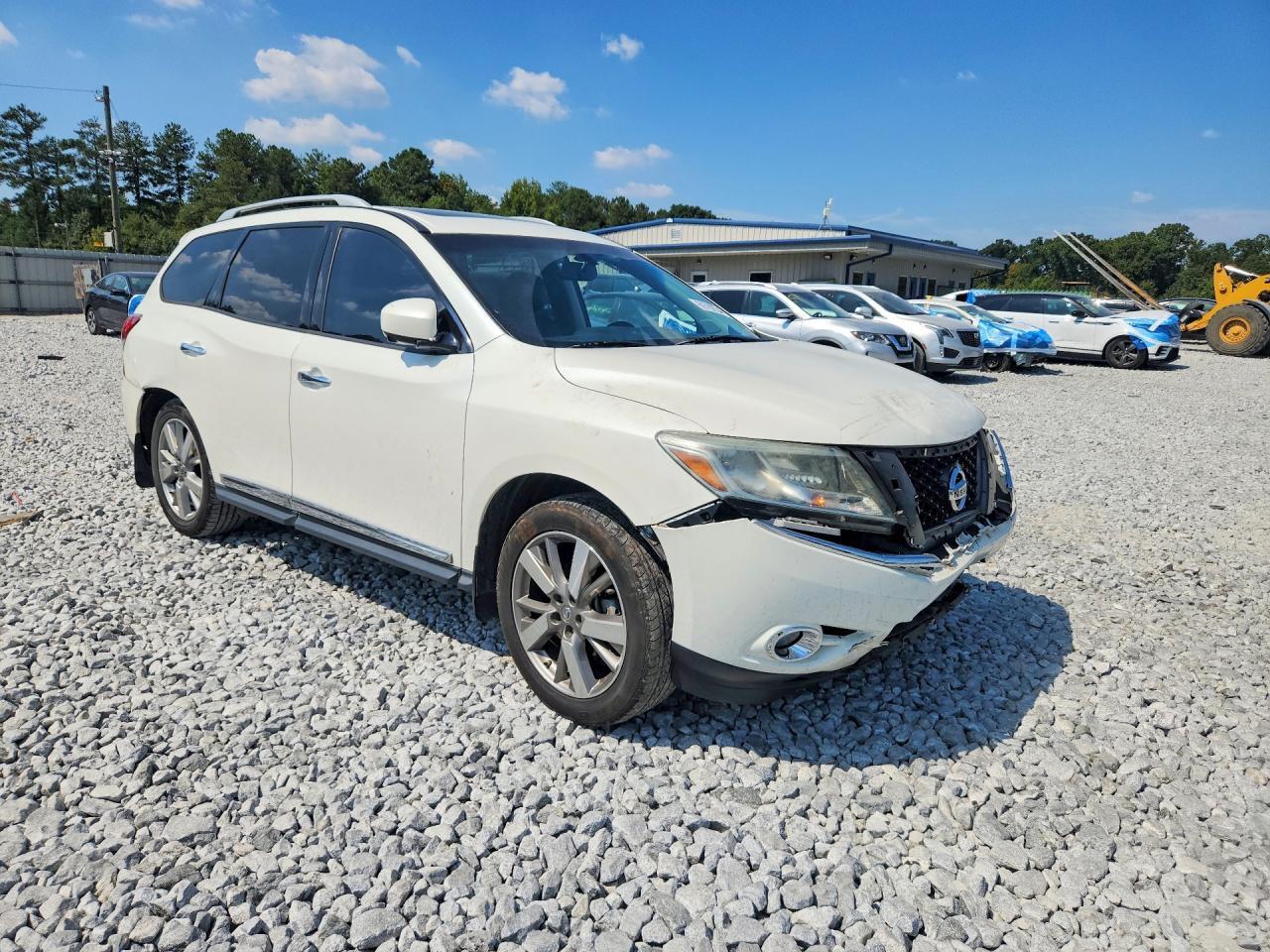 2015 Nissan Pathfinder S - Image 4