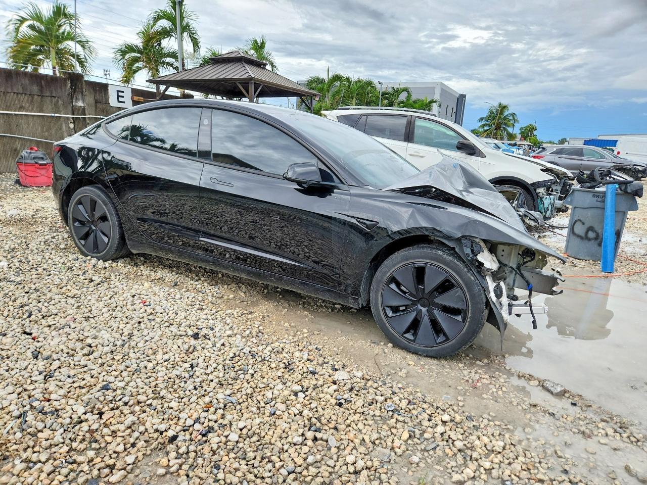 2025 Tesla Model 3 - Image 4