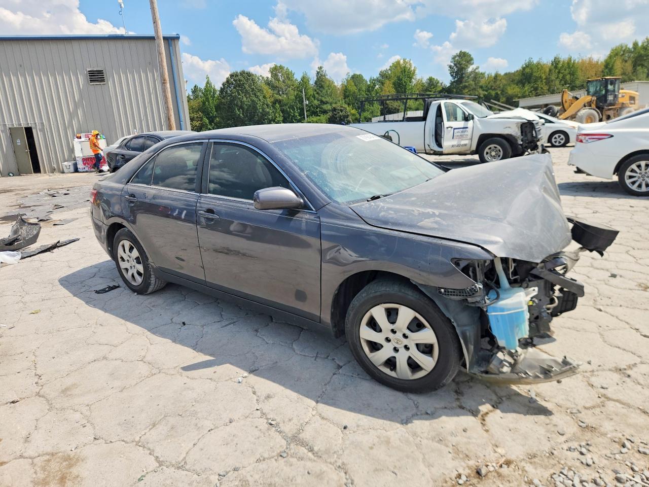 2010 Toyota Camry Le - Фото 4