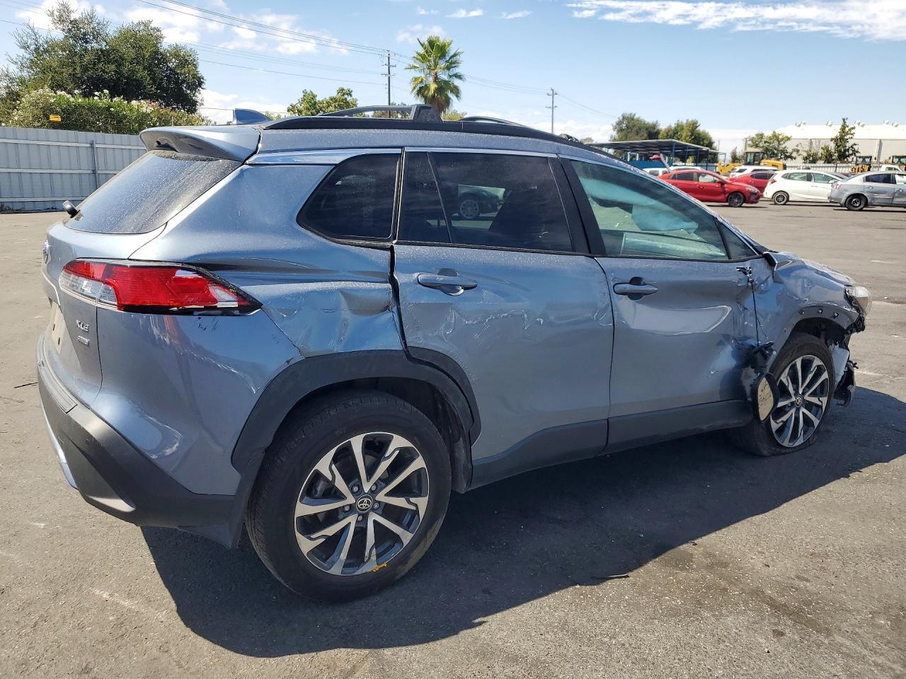2024 Toyota Corolla Cross Xle 4Wd - Image 3