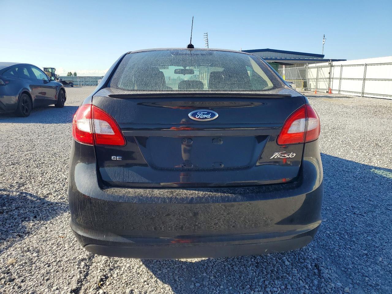 2011 Ford Fiesta Se - Фото 6