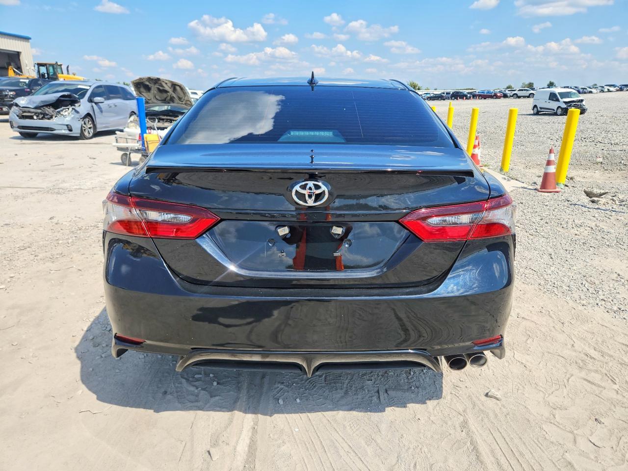 2021 Toyota Camry Se - Фото 6