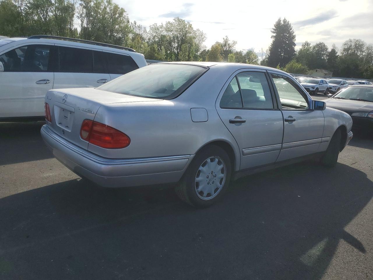 1999 Mercedes-Benz E 300Td - Фото 3
