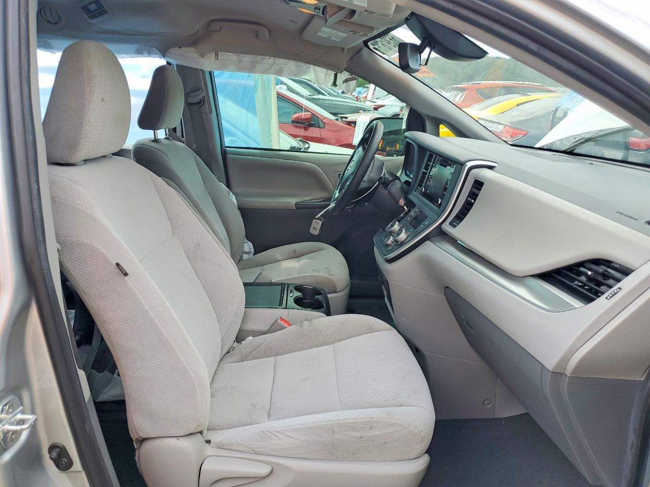 2020 Toyota Sienna Le - Фото 7