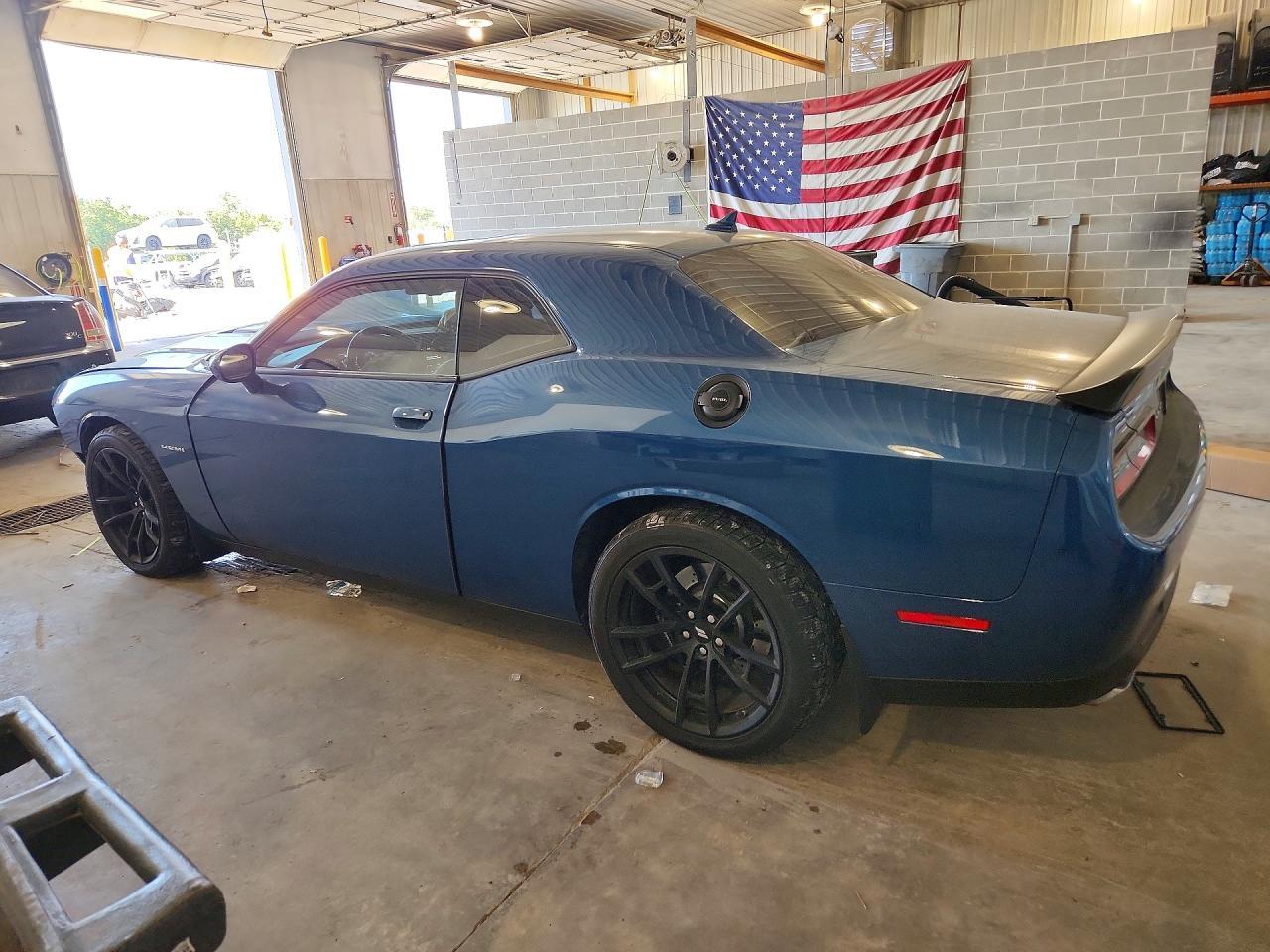 2022 Dodge Challenger R/T - Фото 2