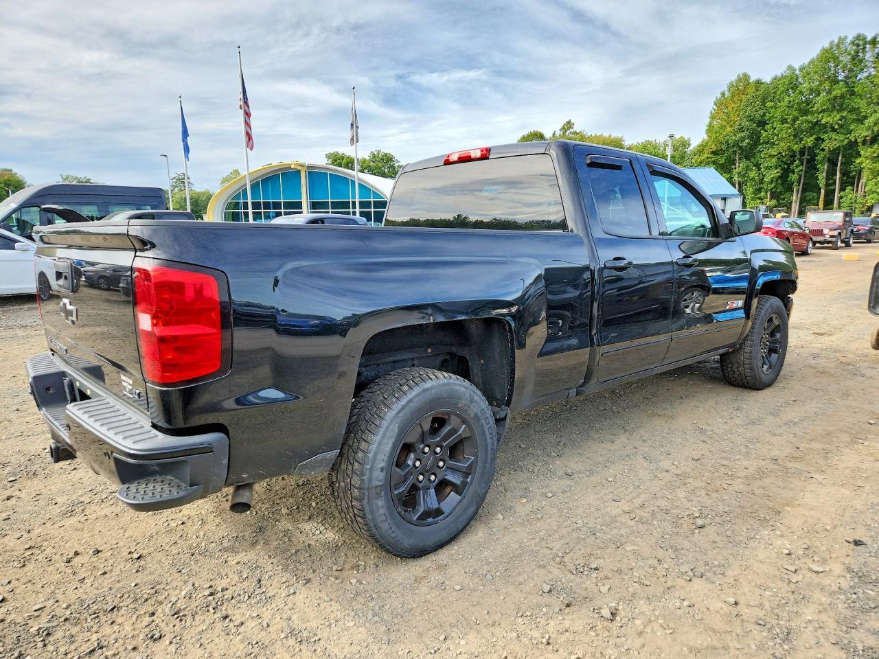 2017 Chevrolet Silverado K1500 Lt - Image 3