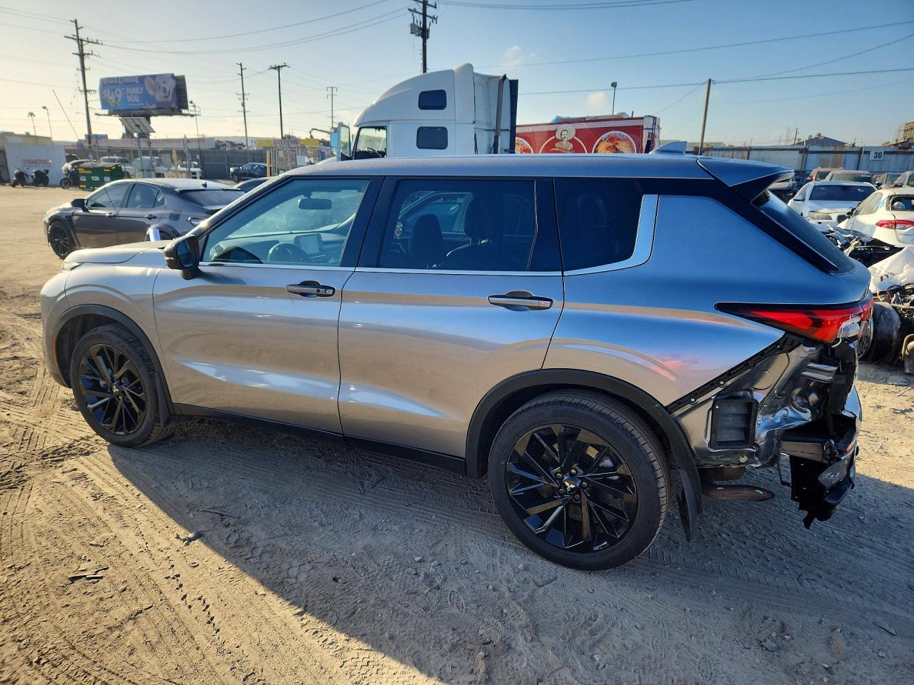 2022 Mitsubishi Outlander Se - Фото 2