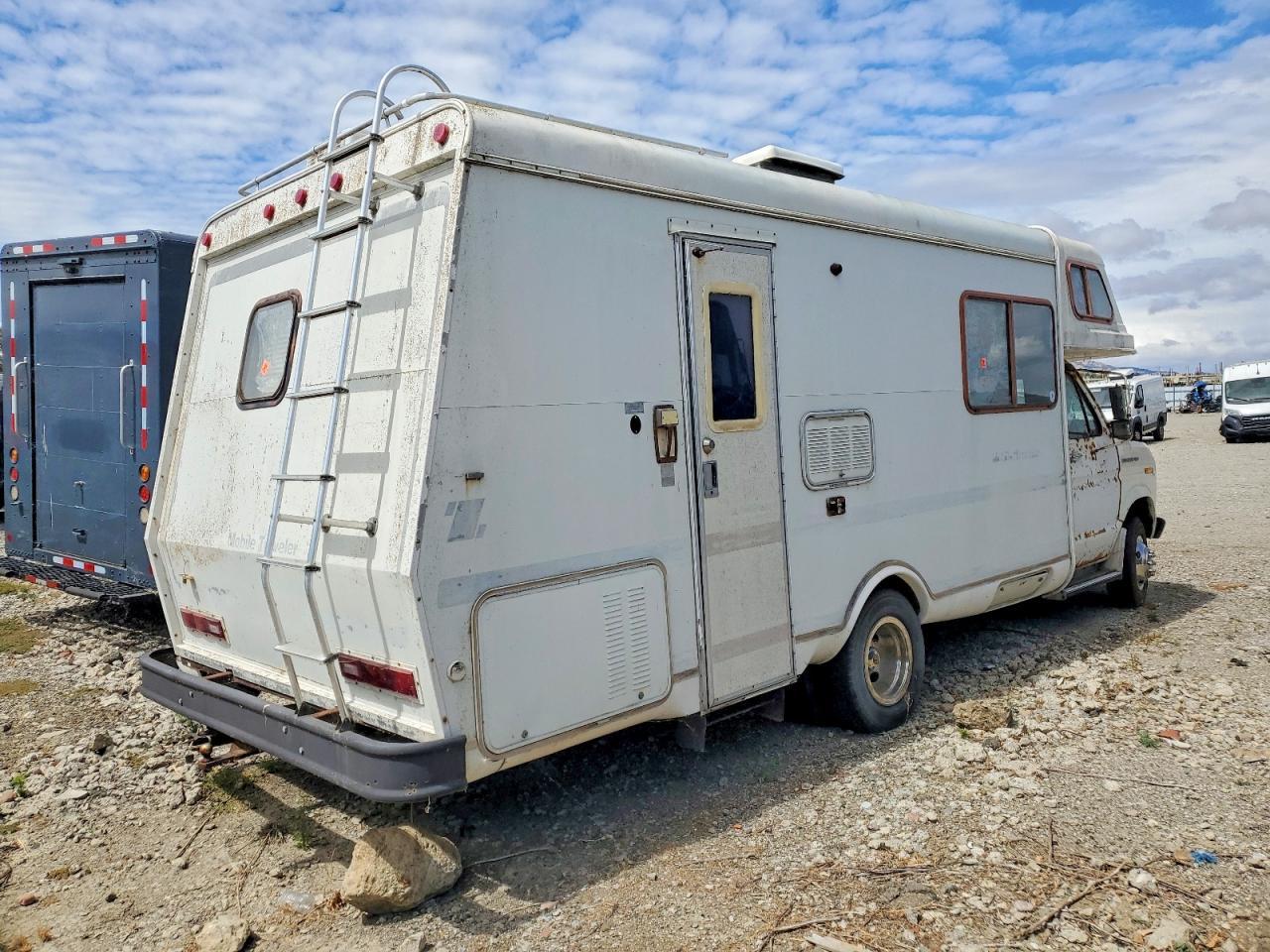 1985 Ford Econoline E350 Cutaway Van - Image 4