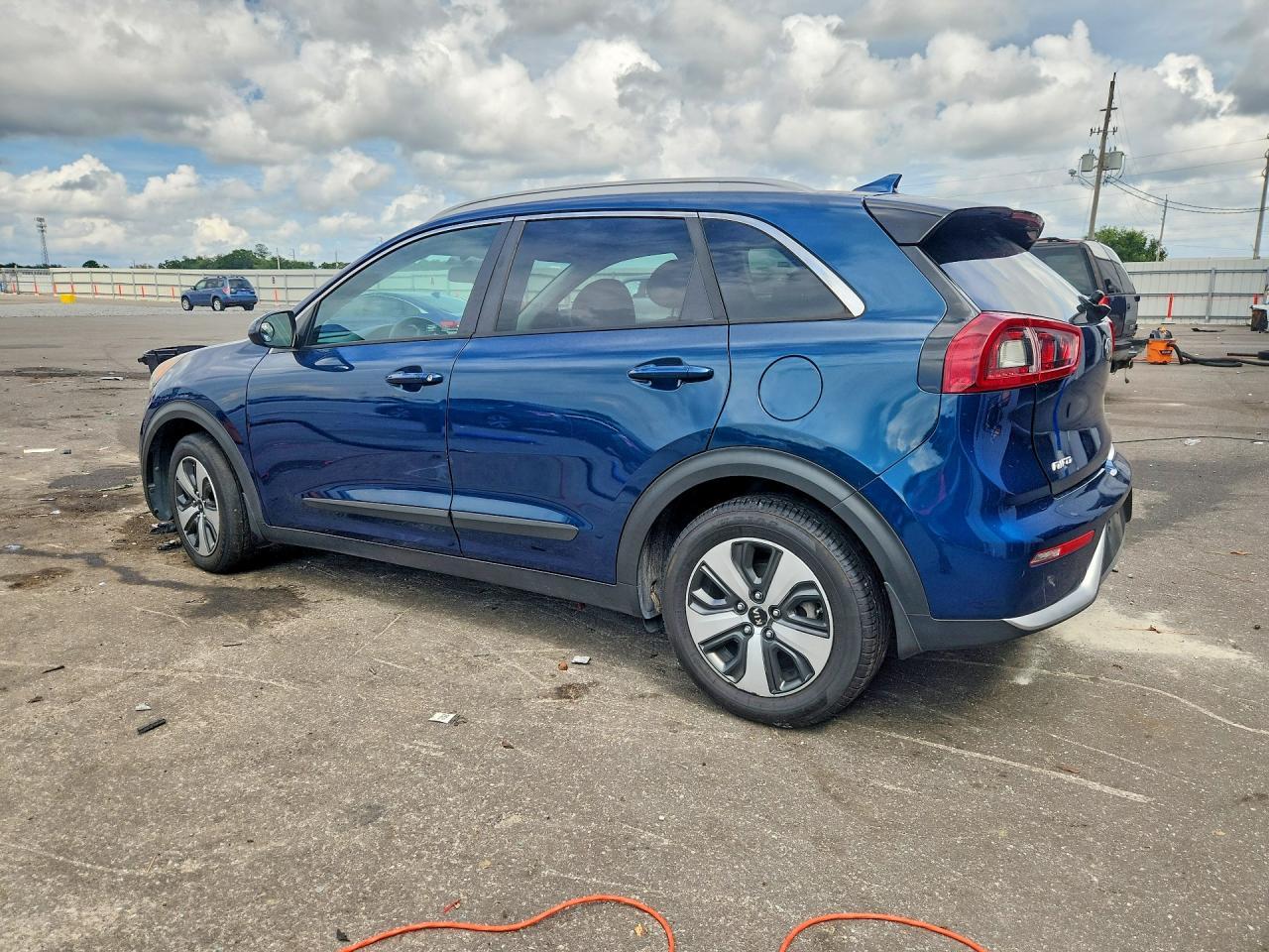2017 Kia Niro Lx - Image 2