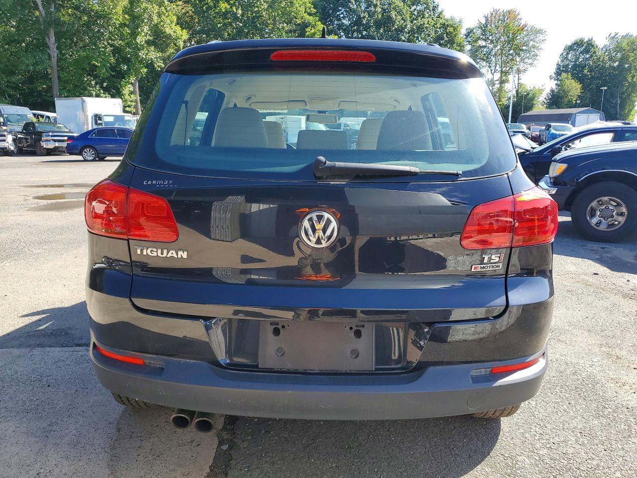 2017 Volkswagen Tiguan S - Image 6