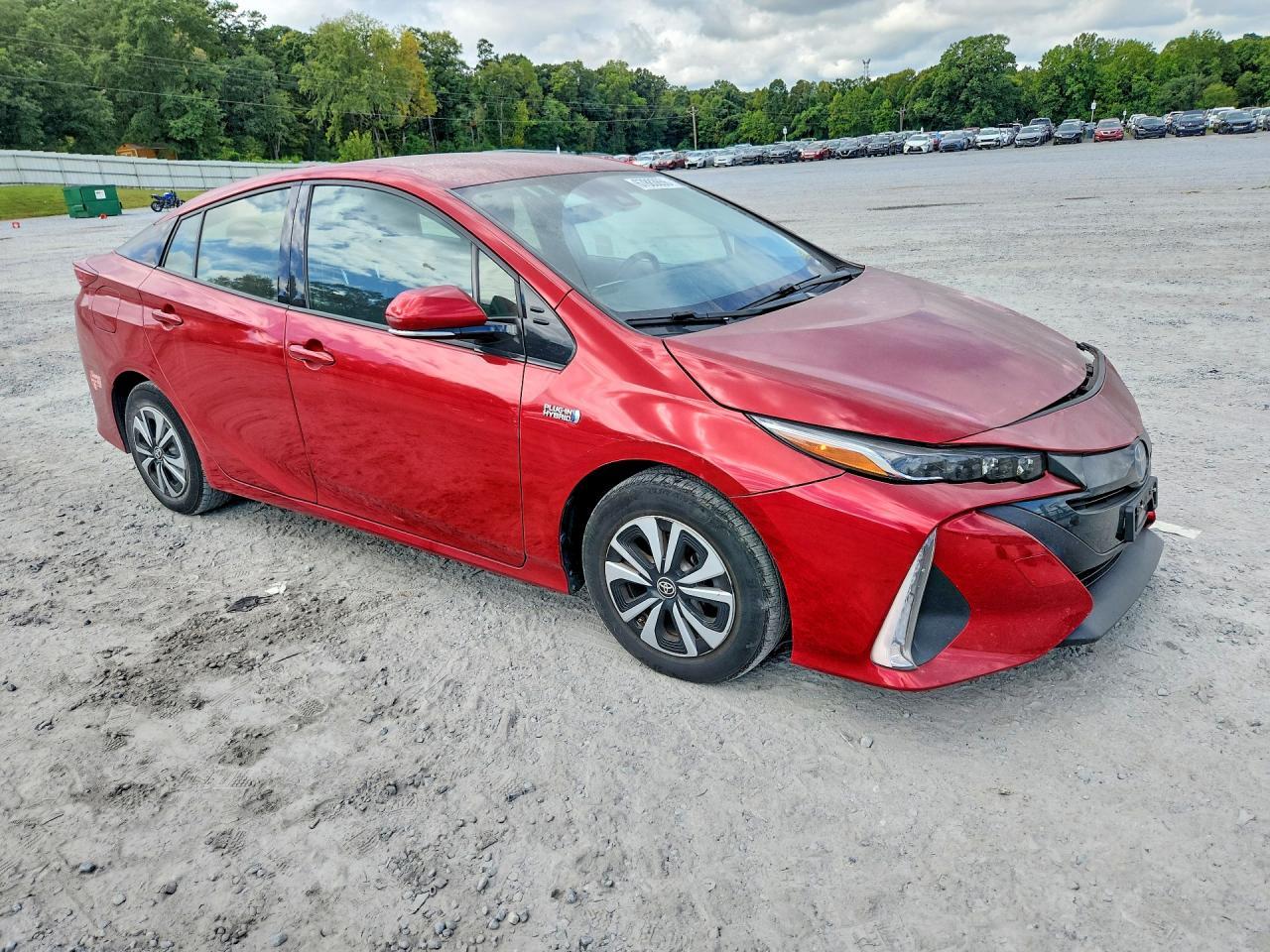 2017 Toyota Prius Prime Premium - Image 4