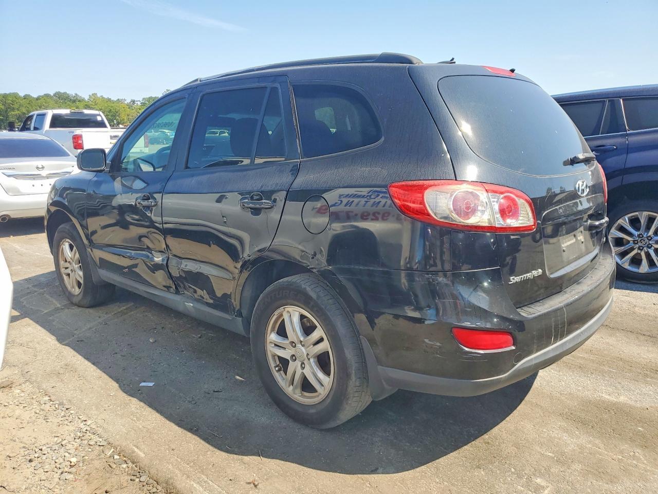 2012 Hyundai Santa Fe Gls - Image 2