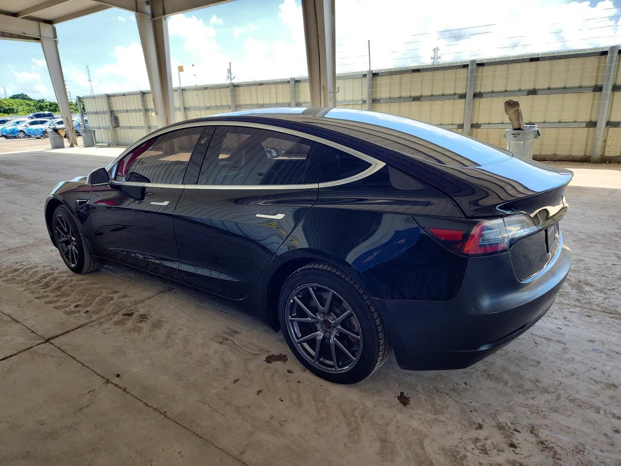 2020 Tesla Model 3 - Фото 2