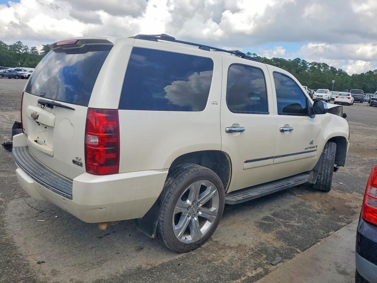 2009 Chevrolet Tahoe K1500 Ltz - Image 3