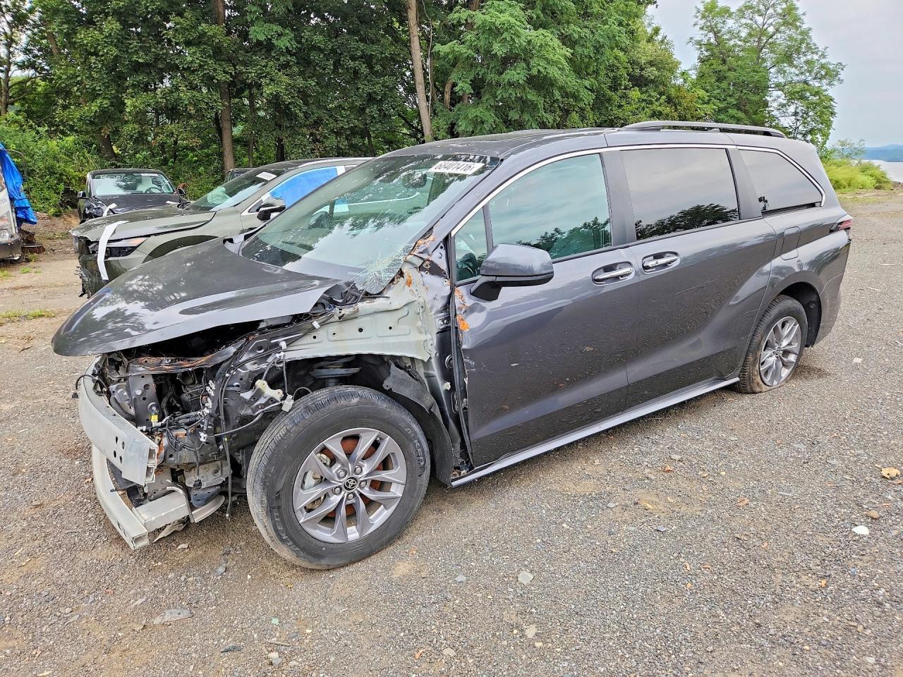 2025 Toyota Sienna Xle 8-Passenger