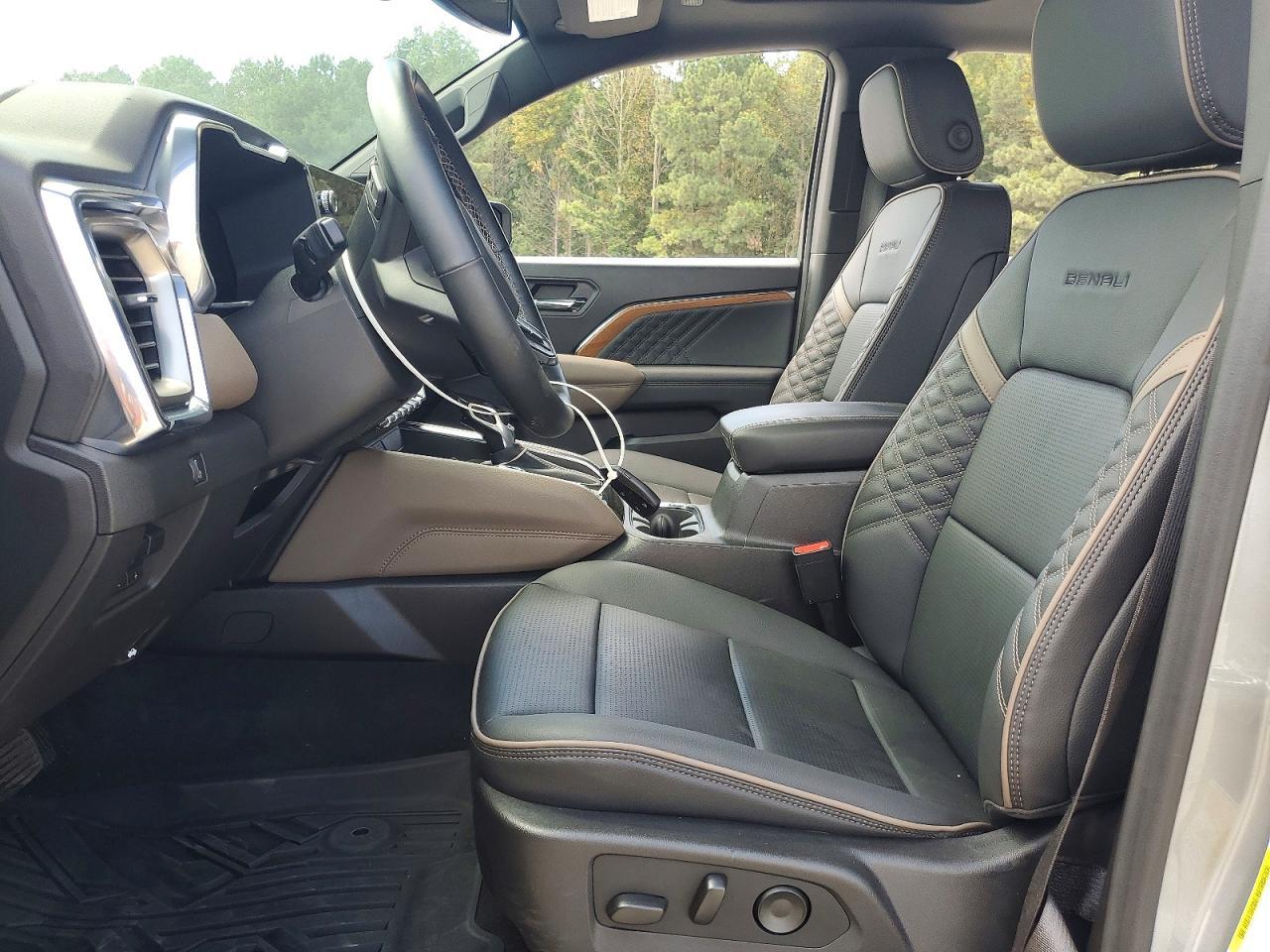 2025 GMC Canyon Denali - Image 7