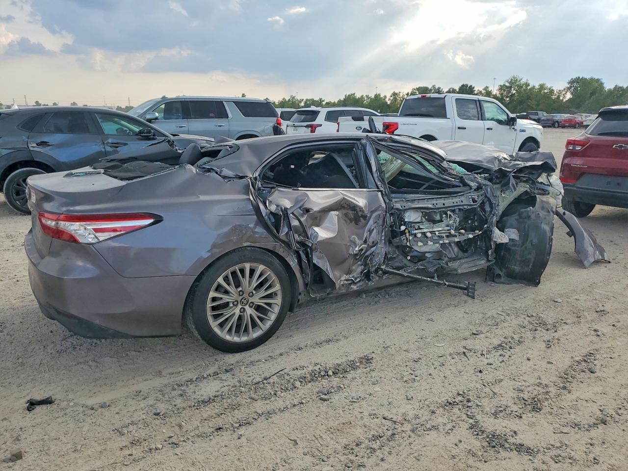 2020 Toyota Camry Xle - Фото 3