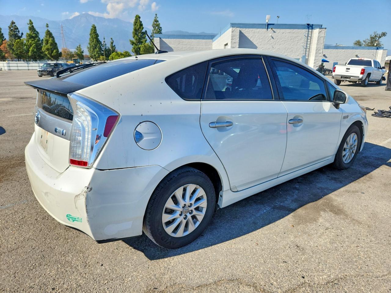 2013 Toyota Prius Plug-In Hybrid Base - Image 3