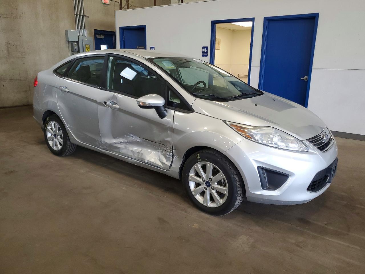 2013 Ford Fiesta Se - Фото 4