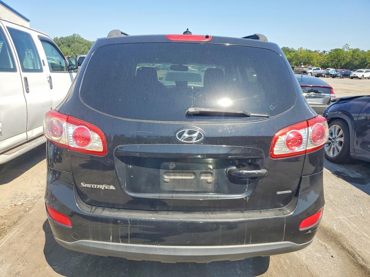 2012 Hyundai Santa Fe Gls - Image 6