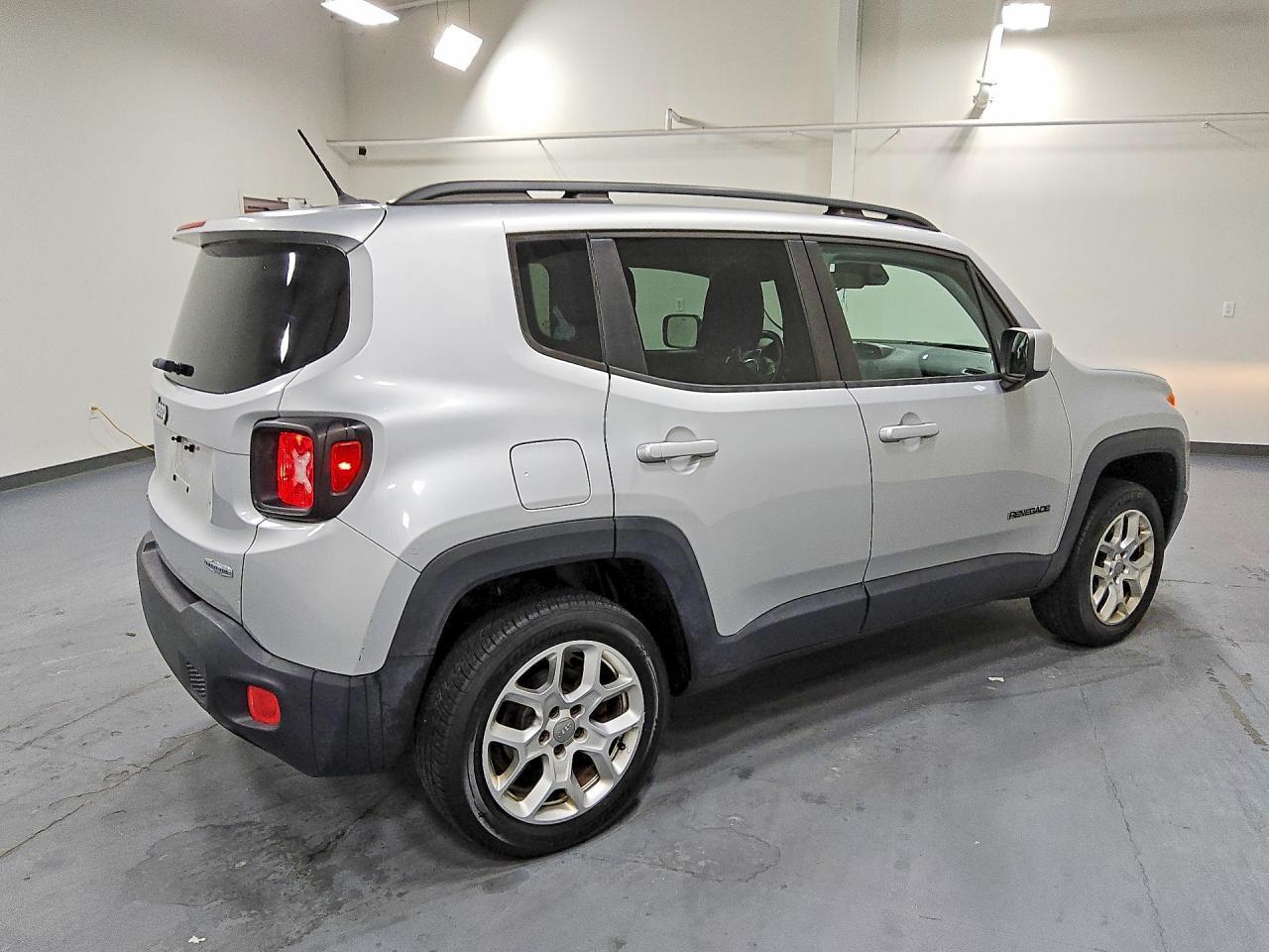 2015 Jeep Renegade Latitude - Фото 3