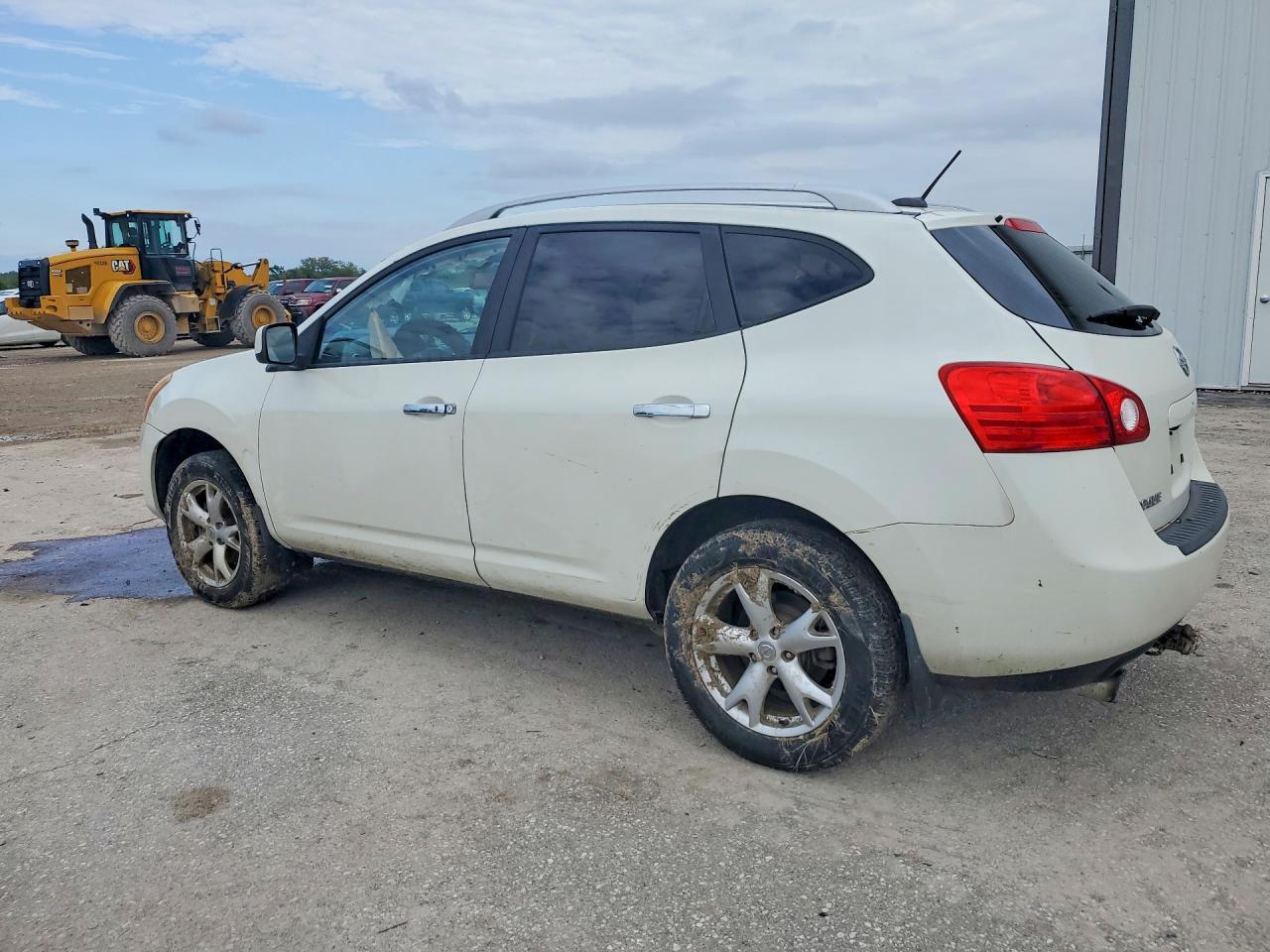 2010 Nissan Rogue S - Image 2
