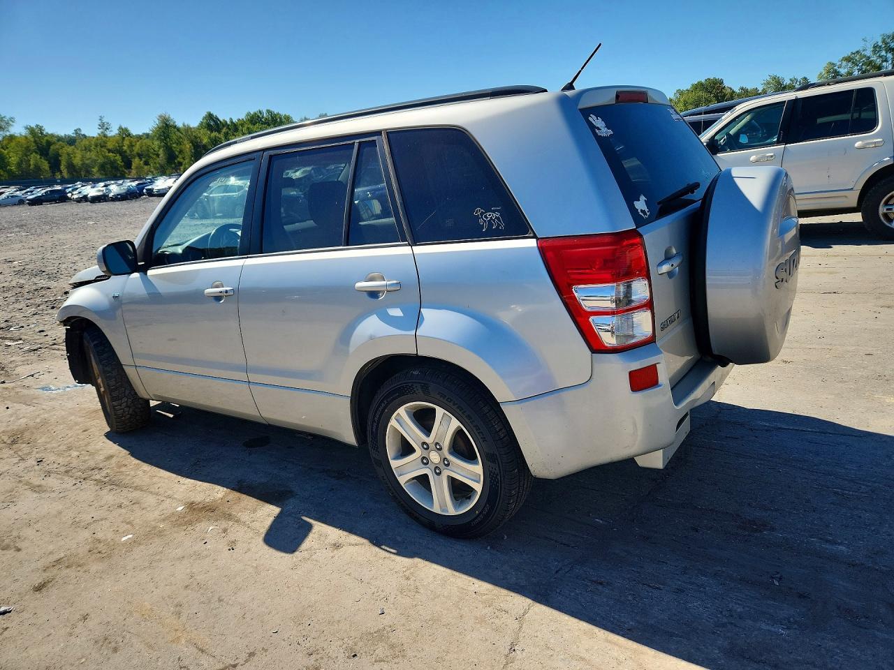 2008 Suzuki Grand Vitara Luxury - Image 2