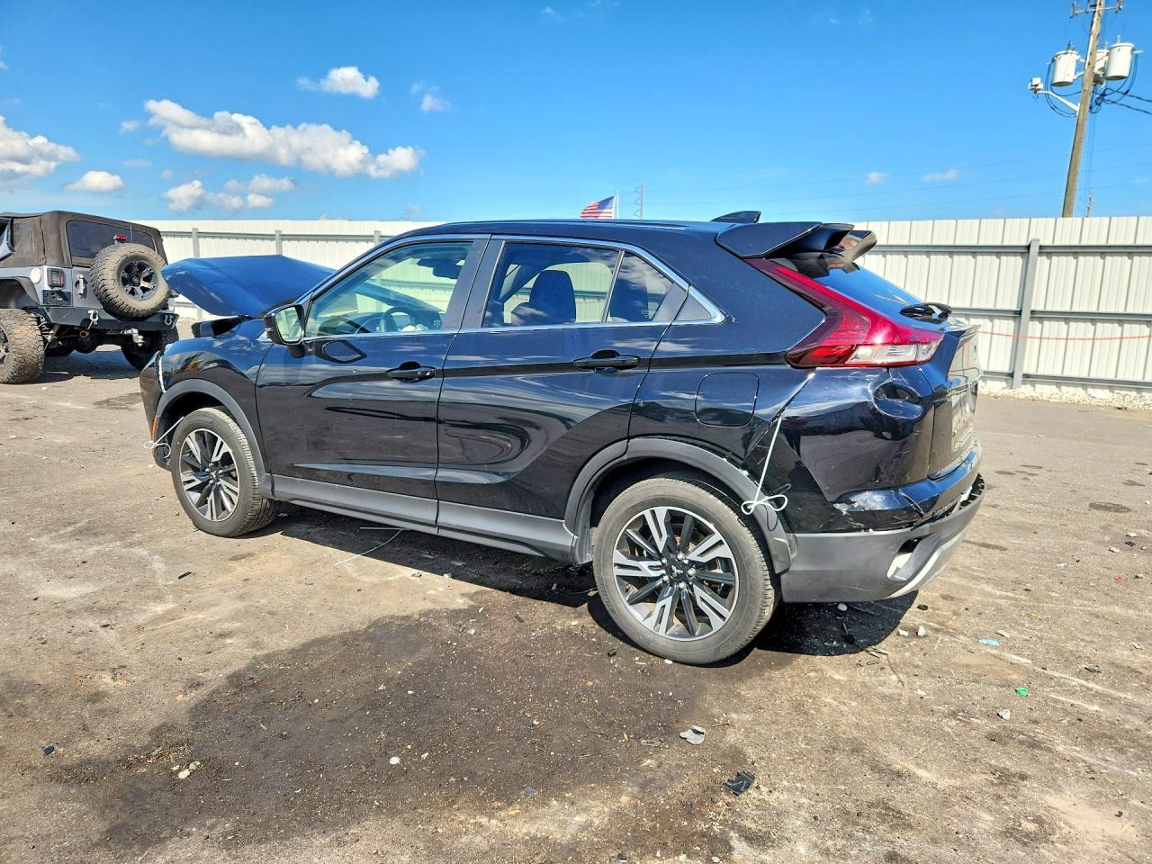 2023 Mitsubishi Eclipse Cross Se - Image 2