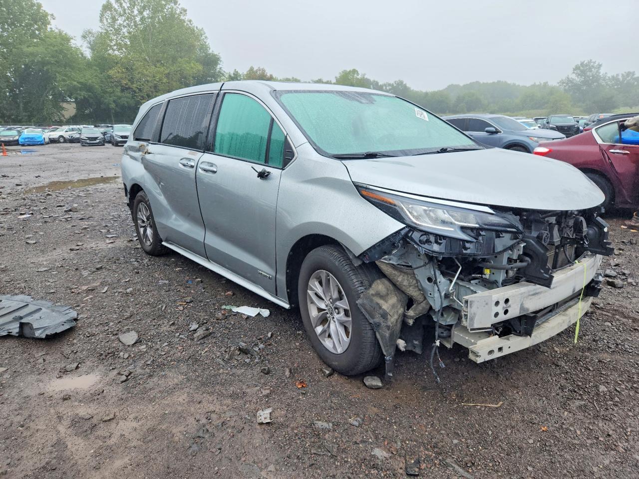 2021 Toyota Sienna Xle - Фото 4