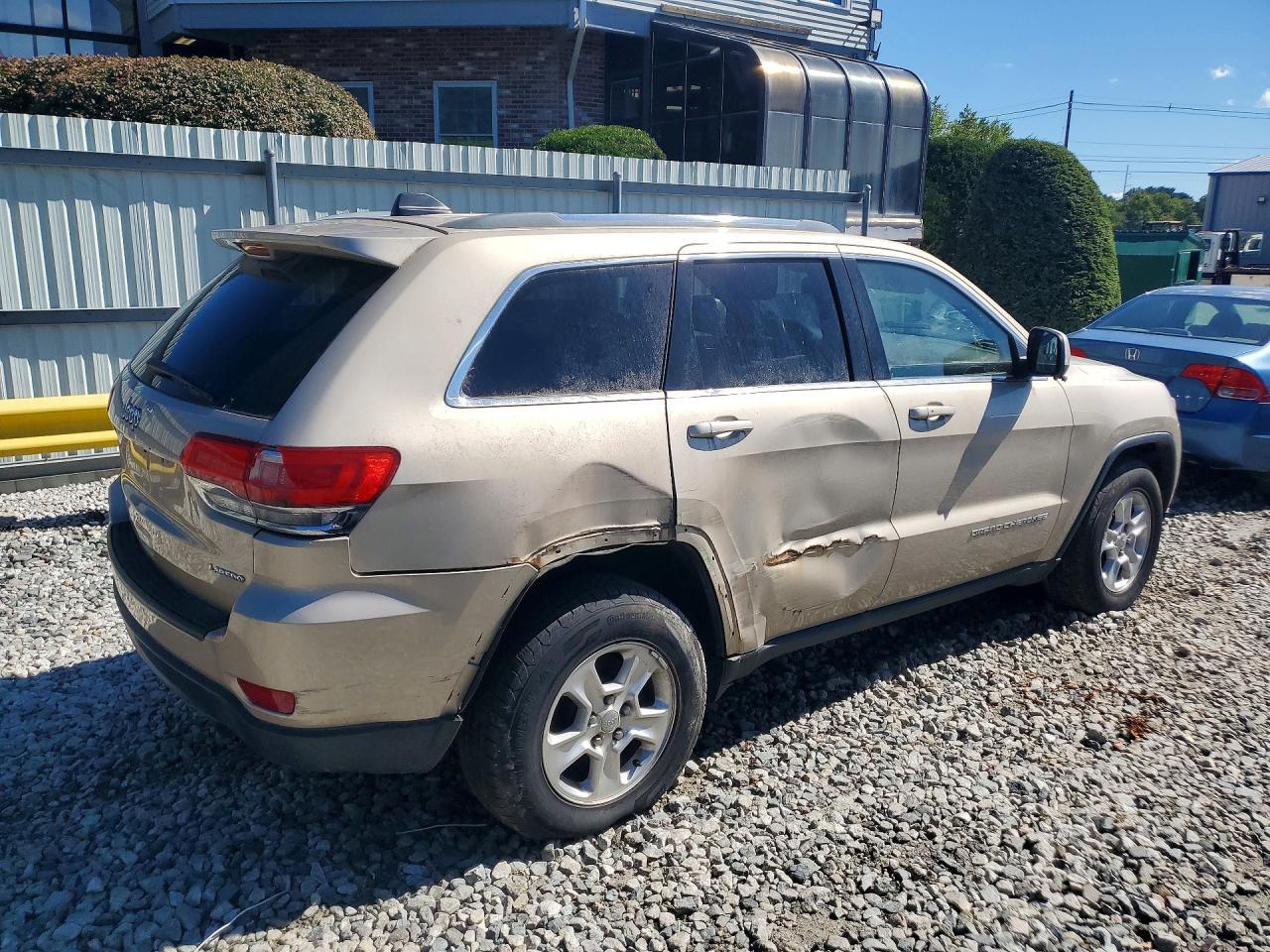 2014 Jeep Grand Cherokee Laredo - Image 3