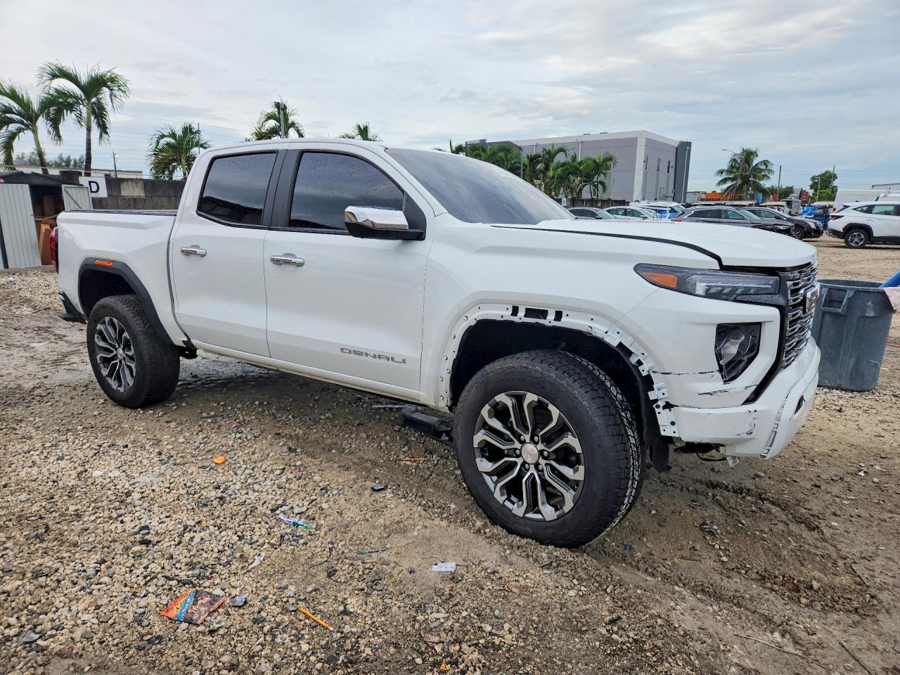 2023 GMC Canyon Denali - Image 4