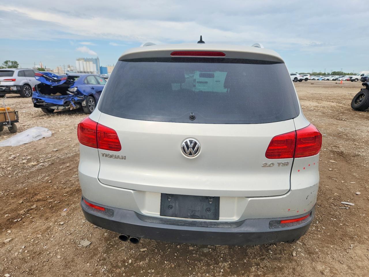 2012 Volkswagen Tiguan S - Image 6