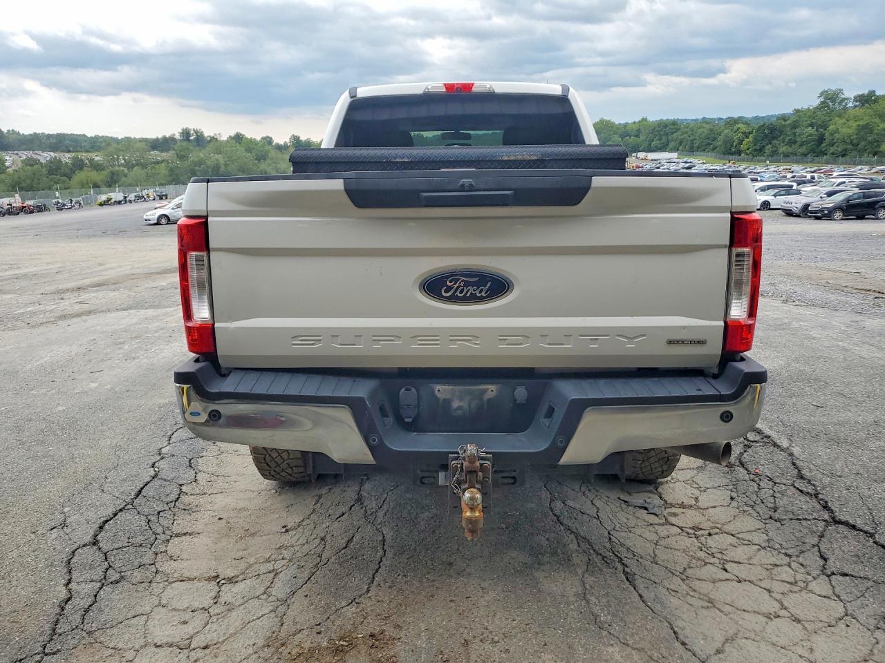 2017 Ford F250 Super Duty - Фото 6