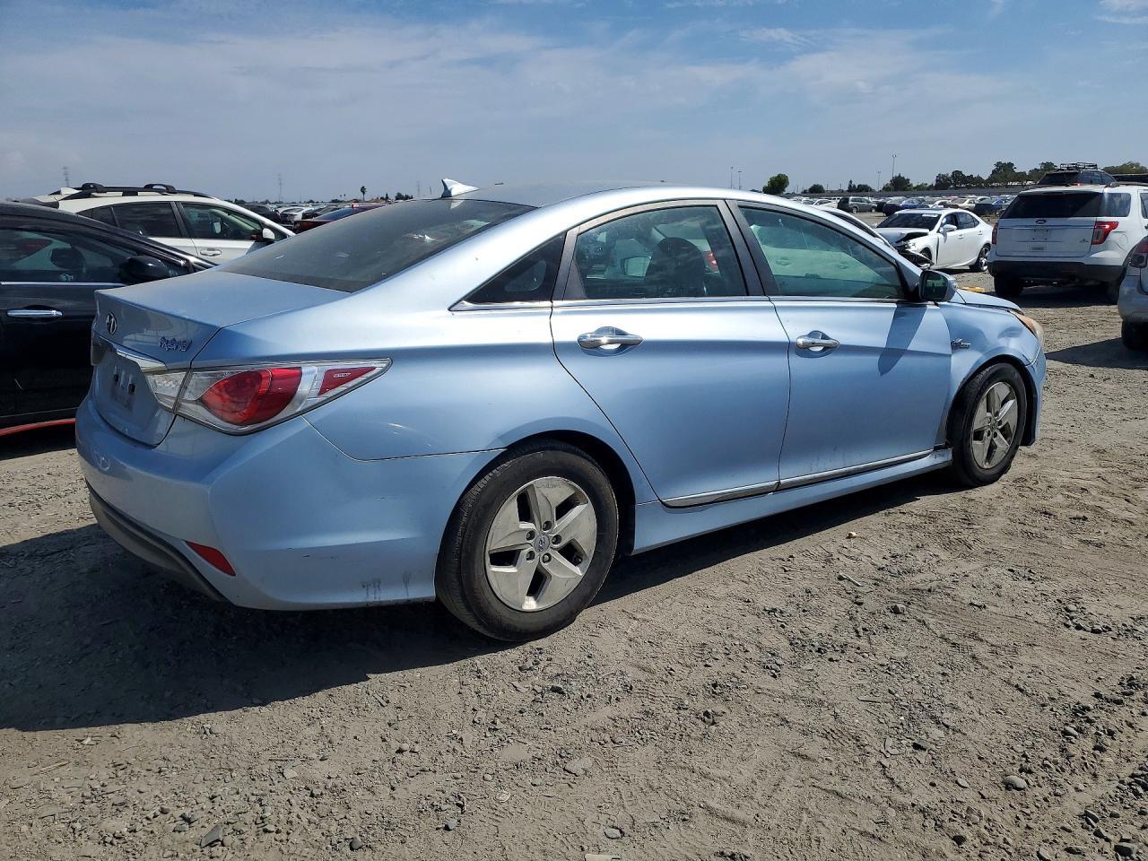 2012 Hyundai Sonata Hybrid - Image 3