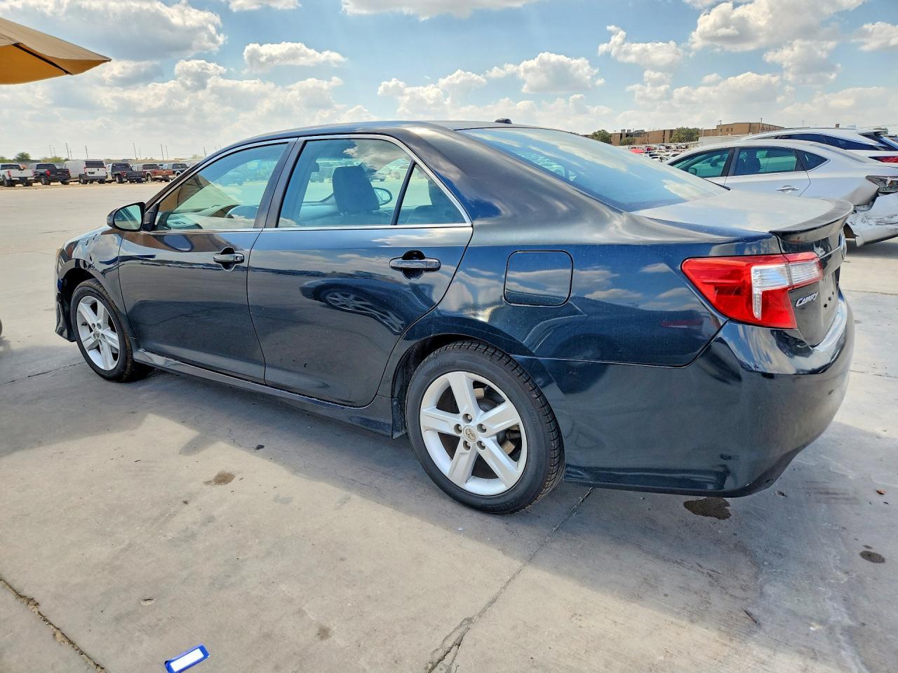 2014 Toyota Camry Se - Image 2