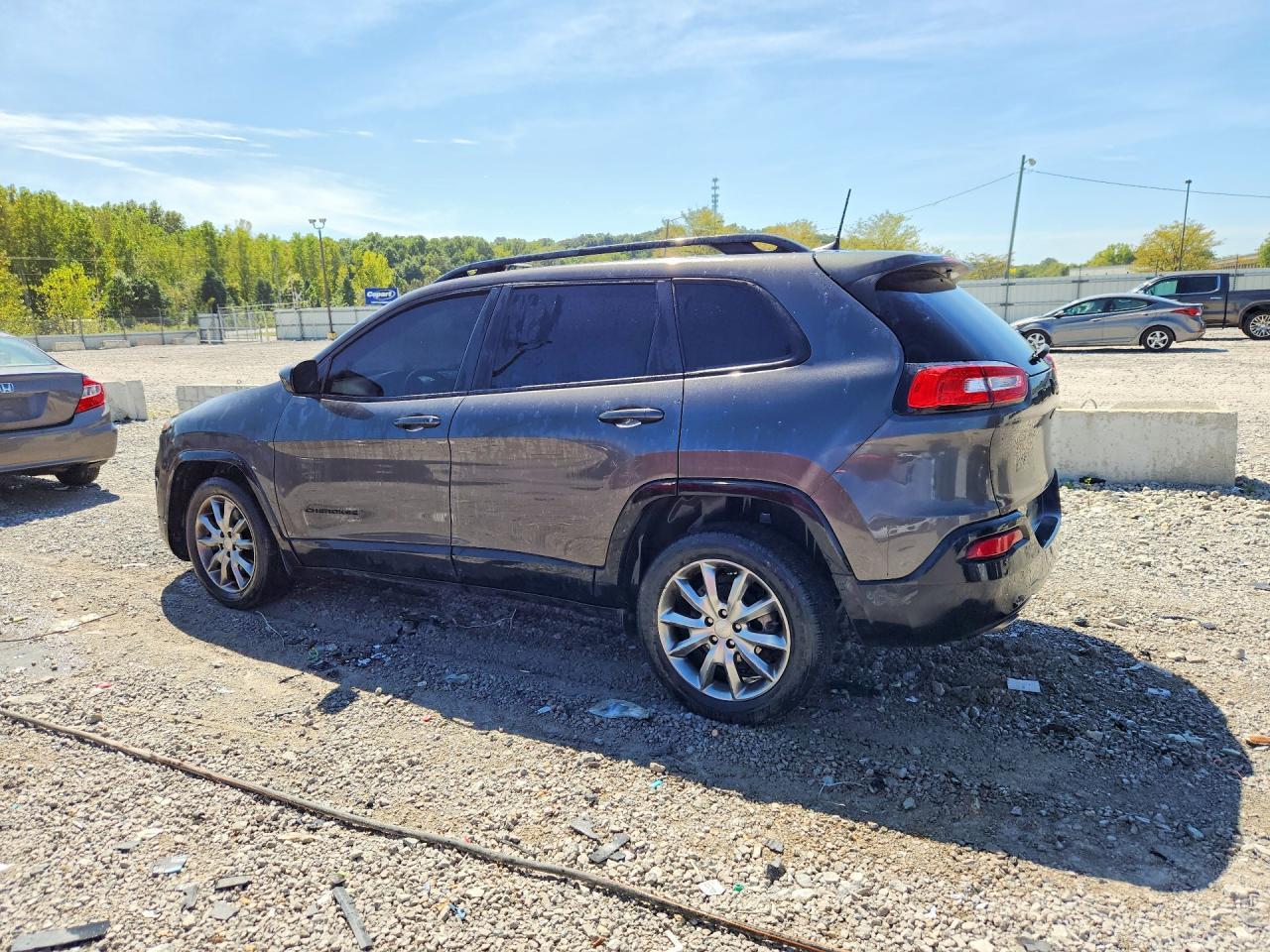 2018 Jeep Cherokee Latitude - Image 2