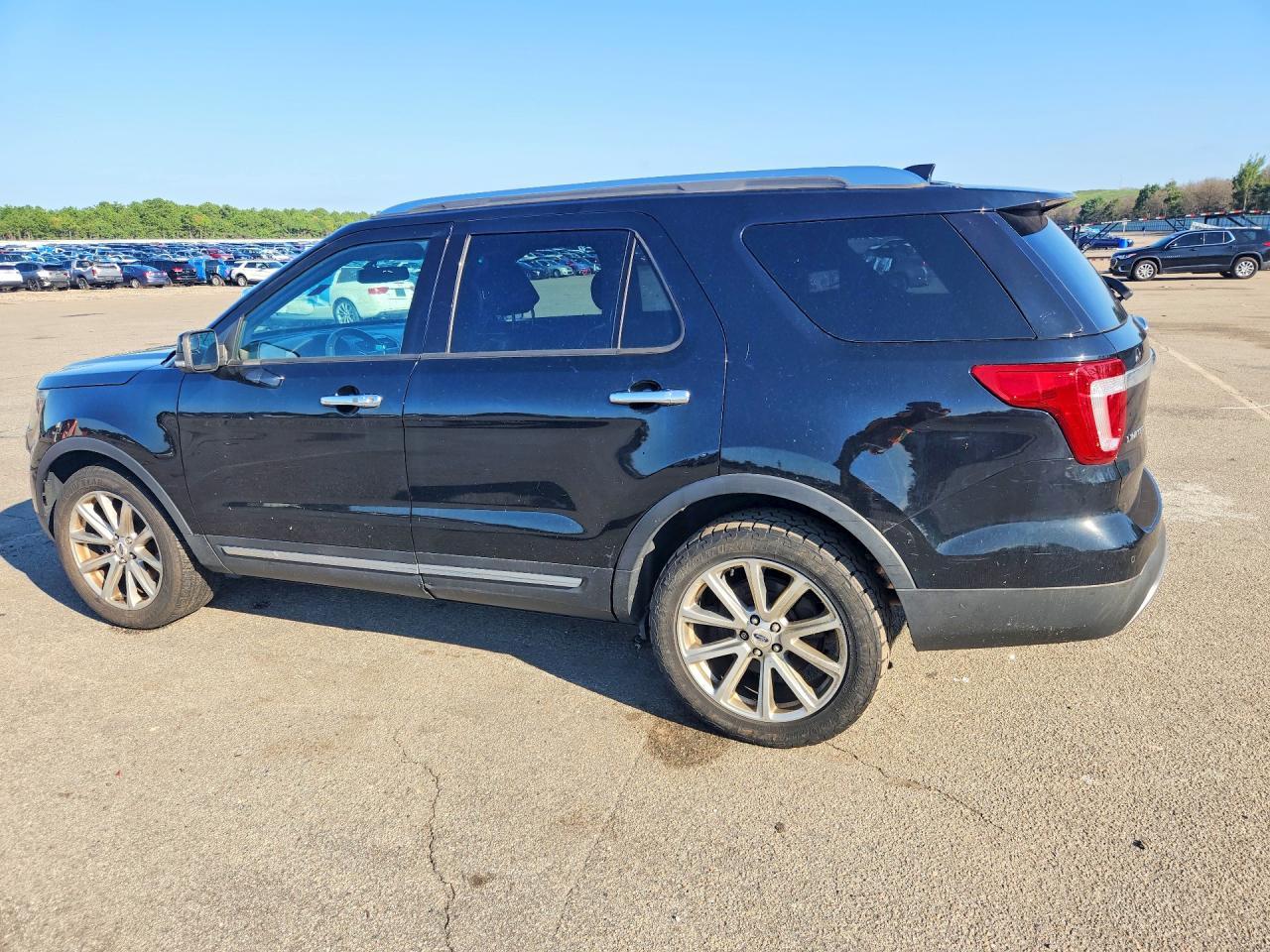 2016 Ford Explorer Limited - Image 2