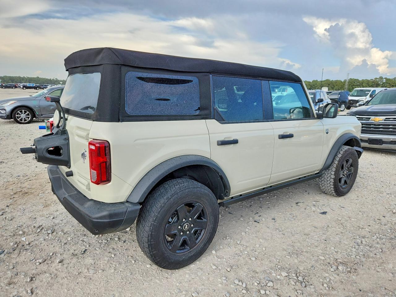 2025 Ford Bronco Big Bend - Image 3