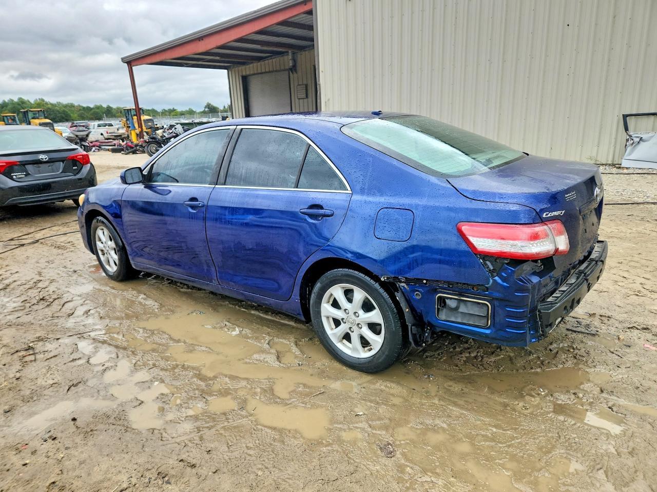 2011 Toyota Camry Le - Image 2