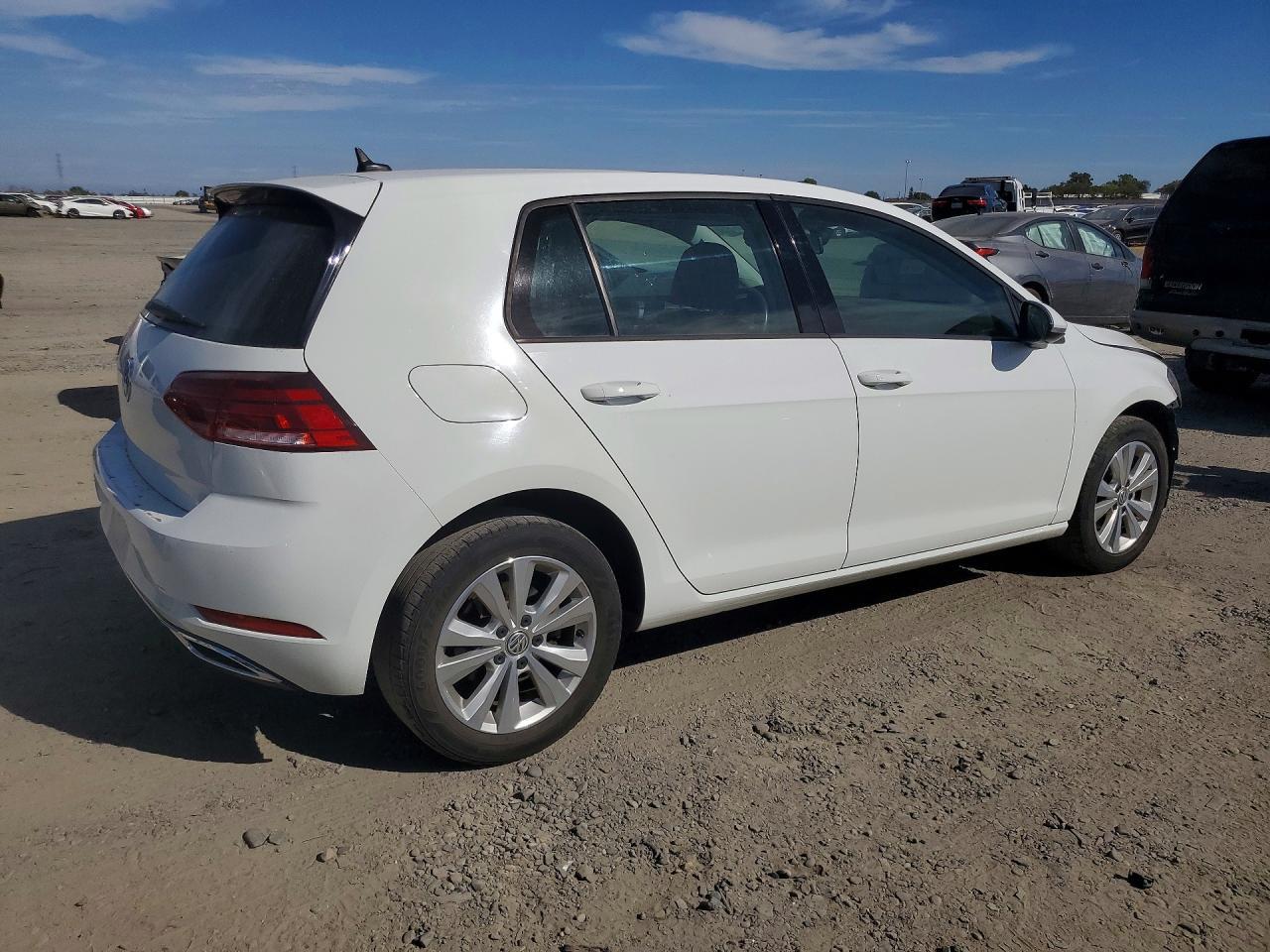 2021 Volkswagen Golf - Фото 3